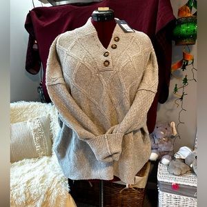 Beautiful soft cozy 3x sweater in cream